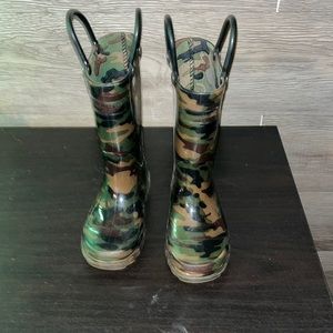 Light up Rain boots- size 6